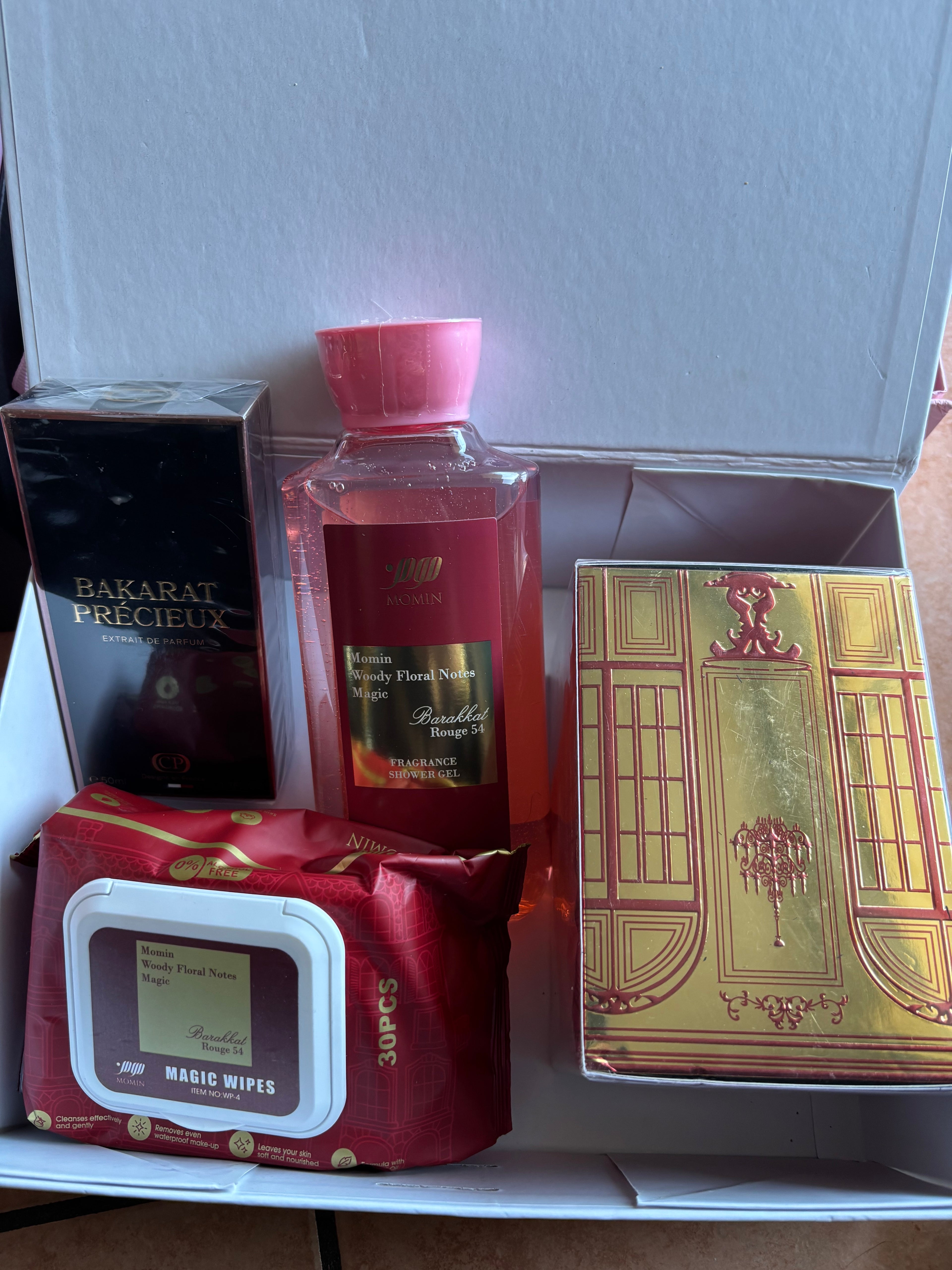 ✨ Coffret Parfum & Soin – Bakaraat Rouge